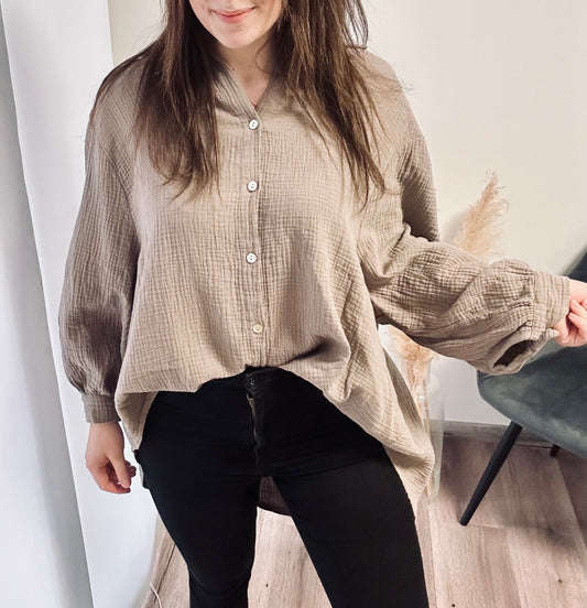 MUSSELINBLUSE KURZ IN TAUPE