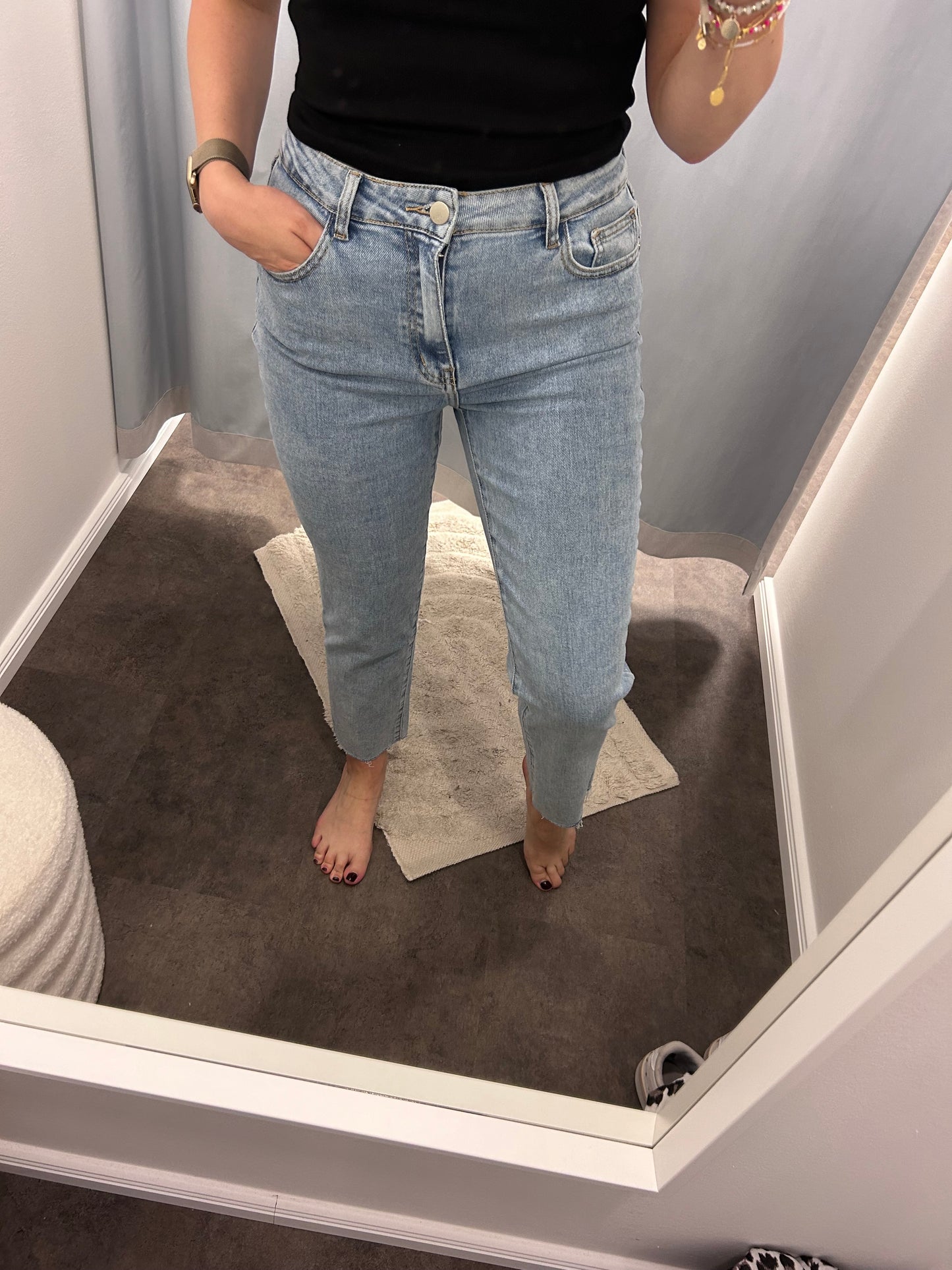 MOM JEANS